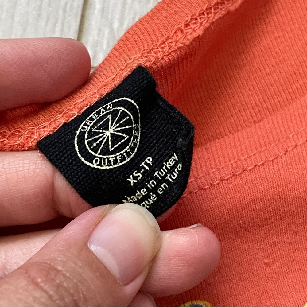 Urban Outfitters Top eternal lovers tiger graphic crop womens Orange (small) y2k - Picture 3 of 7